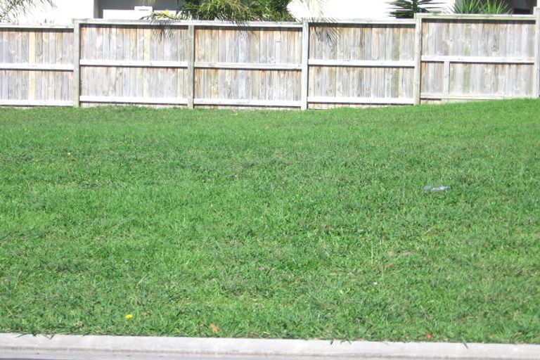 Photo of property in 28 Riverstone Road, Te Atatu Peninsula, Auckland, 0610
