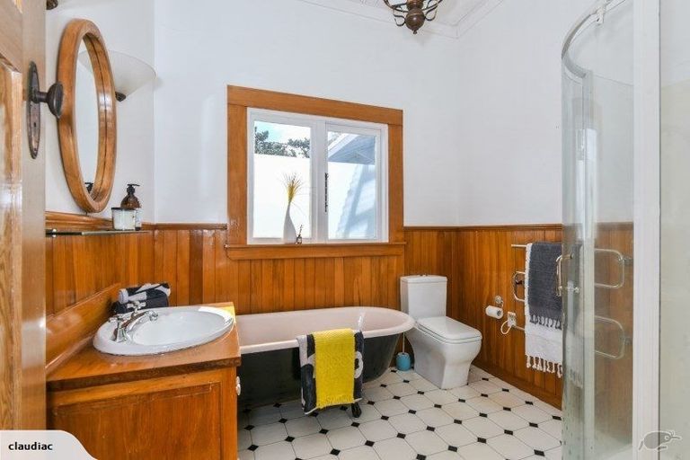 Photo of property in 20 Evans Road, Glen Eden, Auckland, 0602