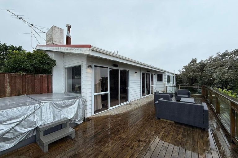 Photo of property in 4 Peach Tree Grove, Maungaraki, Lower Hutt, 5010
