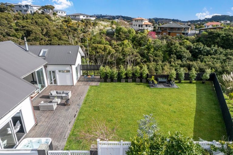 Photo of property in 5 Helm Place, Whitby, Porirua, 5024