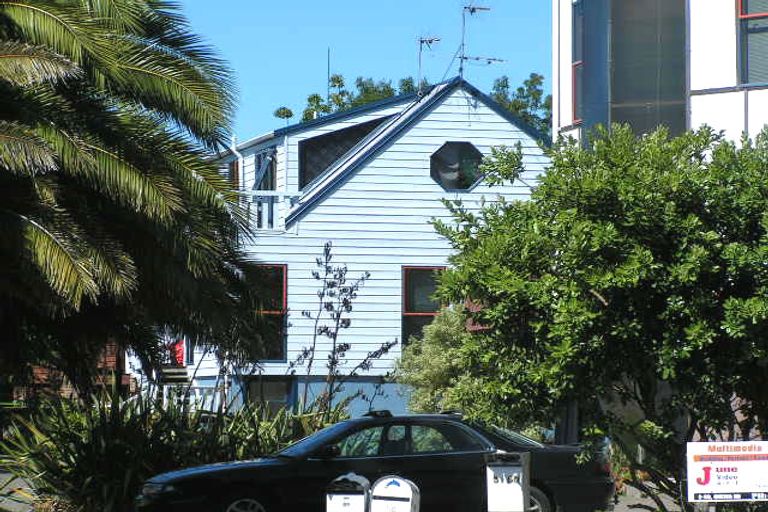 Photo of property in 1/50 Onewa Road, Northcote Point, Auckland, 0627