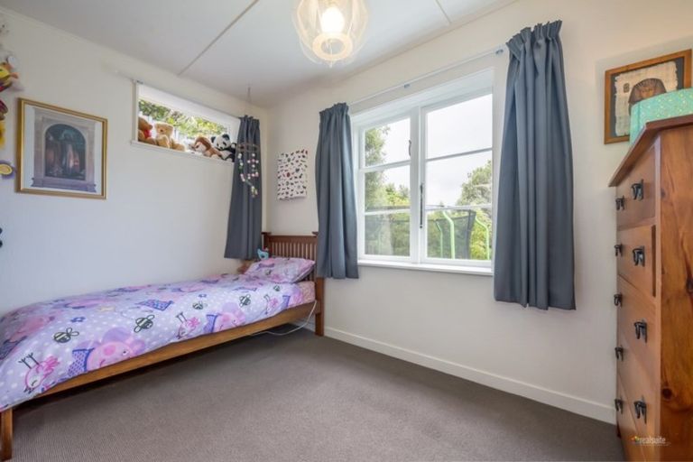 Photo of property in 10 Hill Grove, Naenae, Lower Hutt, 5011