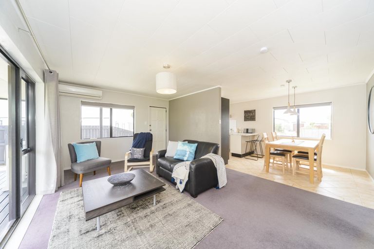 Photo of property in 73 Hillcrest Drive, Kelvin Grove, Palmerston North, 4414