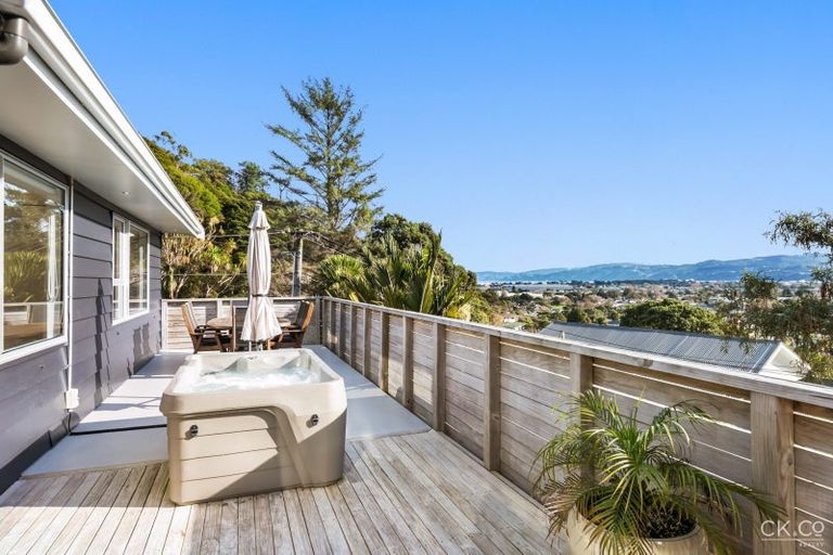 Photo of property in 212 Whites Line East, Waiwhetu, Lower Hutt, 5010