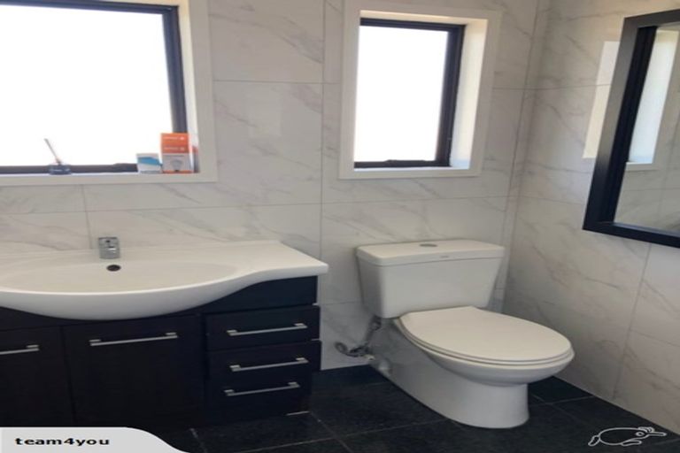 Photo of property in 2/95 Hobsonville Road, West Harbour, Auckland, 0618
