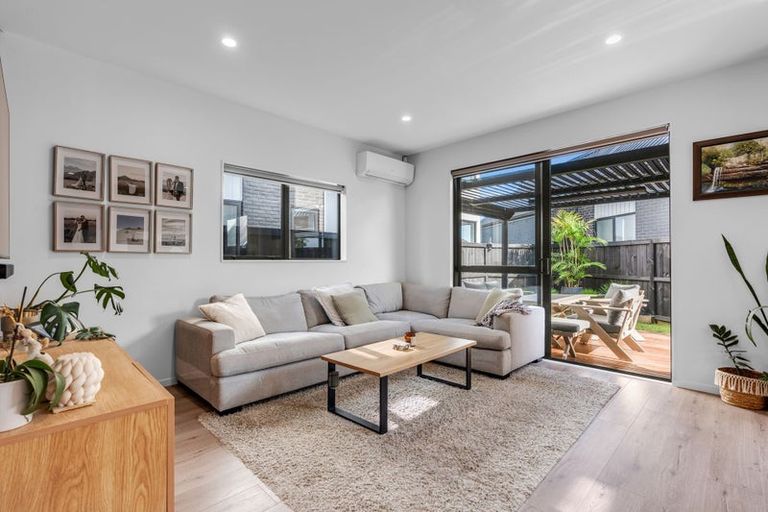 Photo of property in 19 Konoba Avenue, Kumeu, 0810