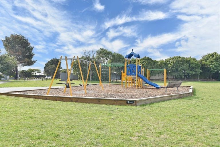 Photo of property in 7 Casa Blanca Lane, Burwood, Christchurch, 8083