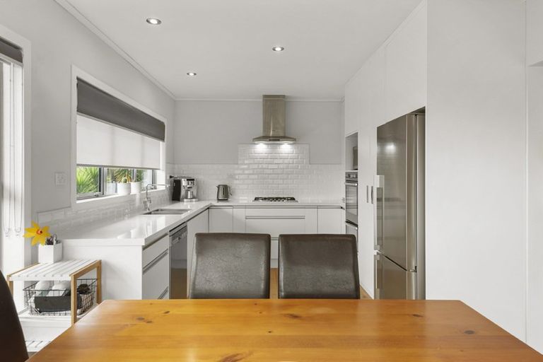 Photo of property in 24 Shanaway Rise, Hillcrest, Auckland, 0627