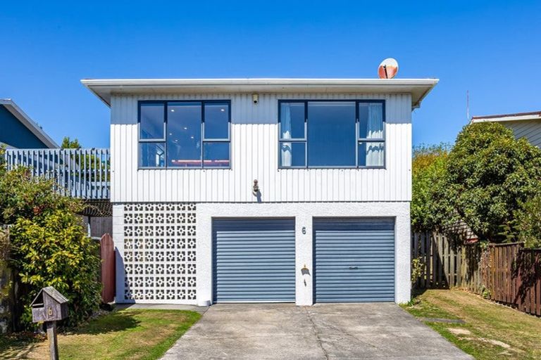Photo of property in 6 Ettrick Grove, Papakowhai, Porirua, 5024