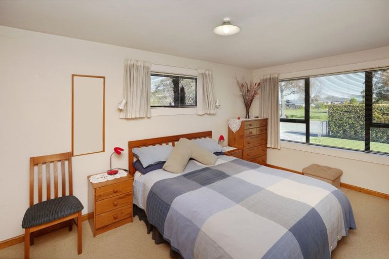 Photo of property in 2 Ward Place, Rangiora, 7400