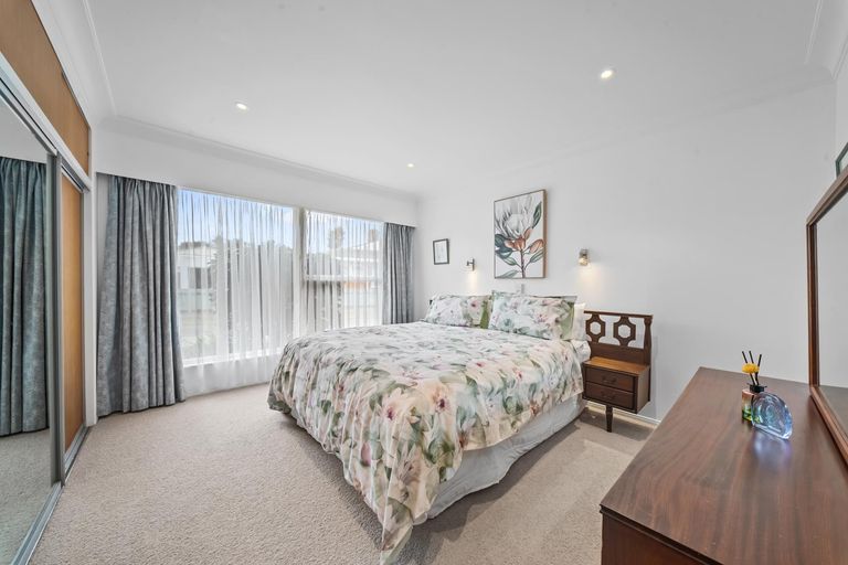 Photo of property in 10 Alf Walker Place, Papakura, 2110