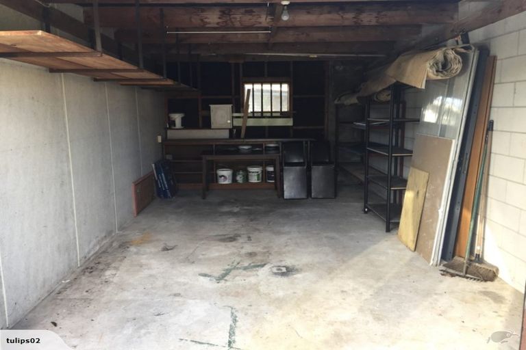 Photo of property in 9 Rewarewa Road, Te Atatu Peninsula, Auckland, 0610