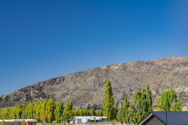 Photo of property in 25 Rubus Street, Wanaka, 9382