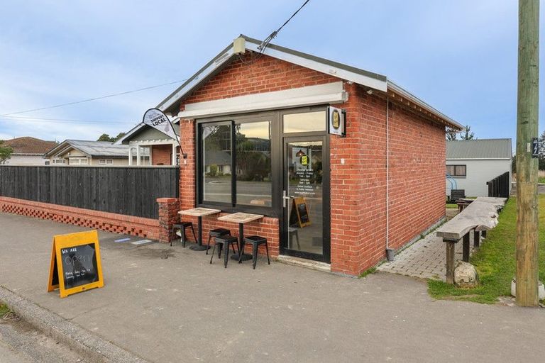 Photo of property in 77 Main Road, Fairfield, Dunedin, 9018