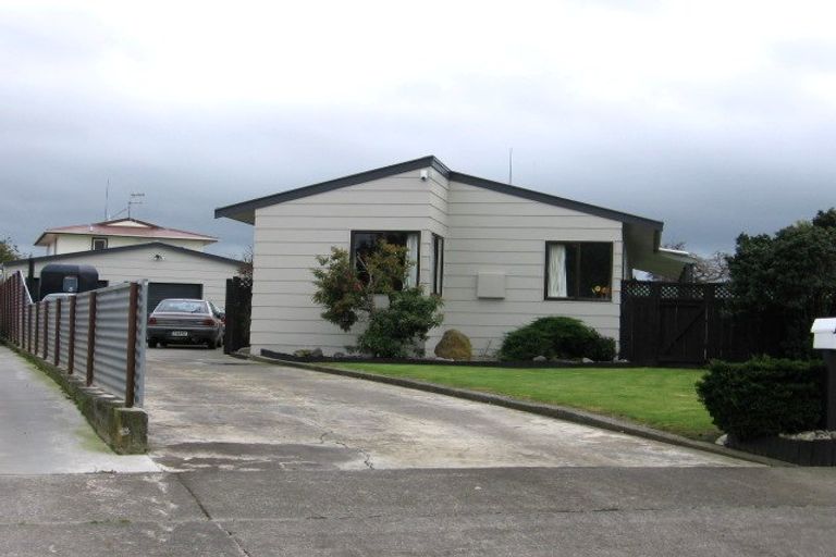 Photo of property in 11 Hilton Grove, Kelvin Grove, Palmerston North, 4414