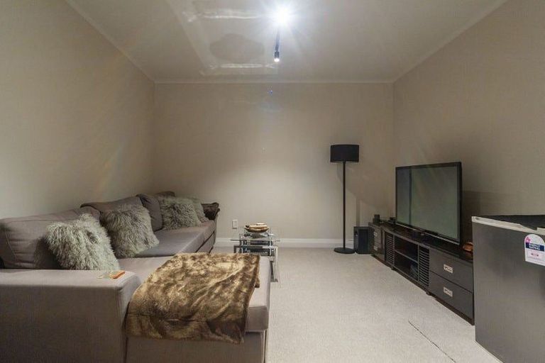 Photo of property in 11 Curnow Way, Kaiwharawhara, Wellington, 6035