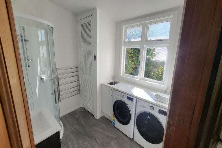 Photo of property in 130 Tasman Street, Mount Cook, Wellington, 6021