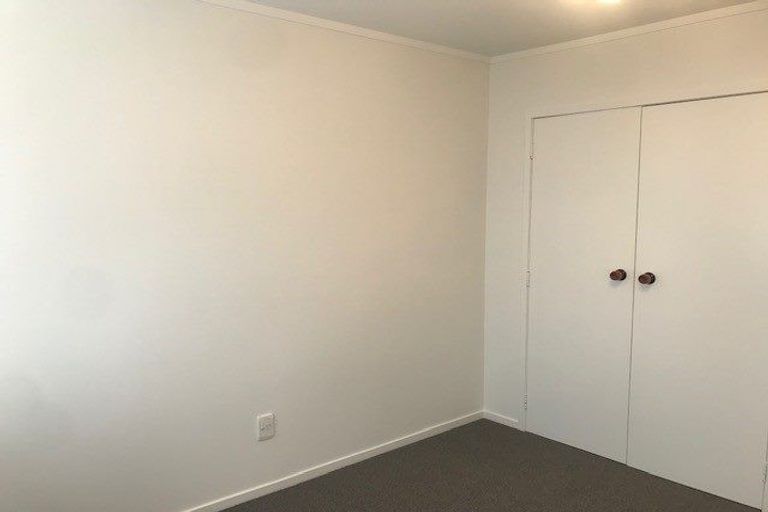 Photo of property in 2/98 Mirrabooka Avenue, Botany Downs, Auckland, 2010