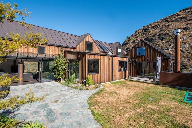 Photo of property in 12 Crow's Nest Road, Arthurs Point, Queenstown, 9371