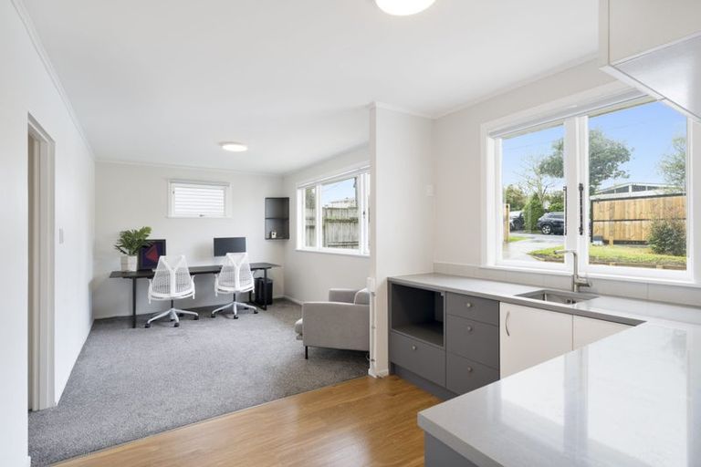Photo of property in 37 Chorley Avenue, Massey, Auckland, 0614