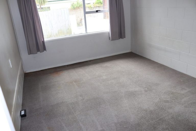 Photo of property in 2/199 Henderson Valley Road, Henderson, Auckland, 0612