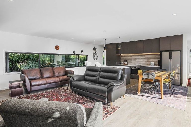 Photo of property in 2 Burgundy Drive, Martinborough, 5711