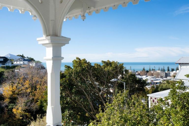 Photo of property in 15 Colenso Avenue, Hospital Hill, Napier, 4110