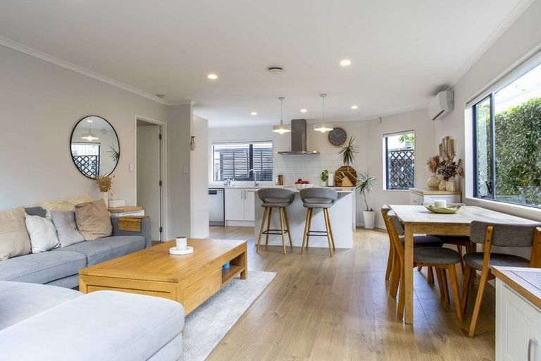 Photo of property in 25b Rehia Road, Massey, Auckland, 0614