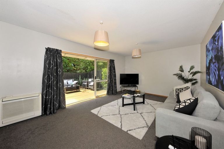 Photo of property in 2/76 Staveley Street, Avonhead, Christchurch, 8042
