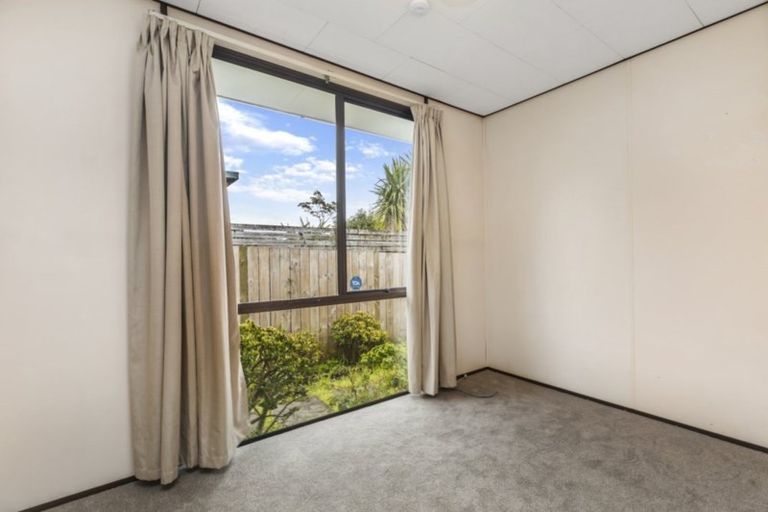 Photo of property in 3175 Great North Road, New Lynn, Auckland, 0600