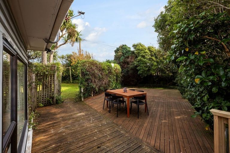 Photo of property in 15 Chew Place, Ranui, Porirua, 5024