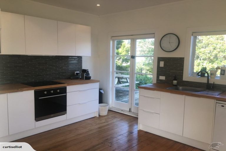 Photo of property in 18 Norman Road, Titirangi, Auckland, 0604