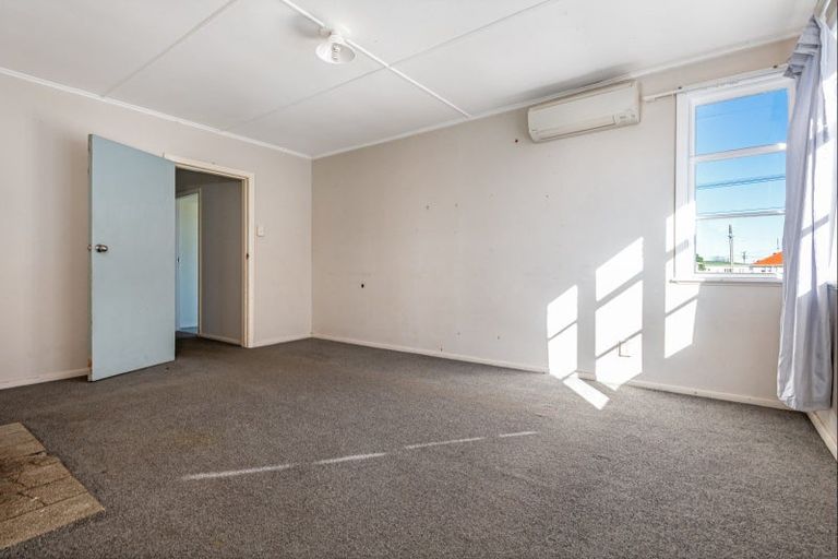 Photo of property in 18 Goldsmith Crescent, Levin, 5510