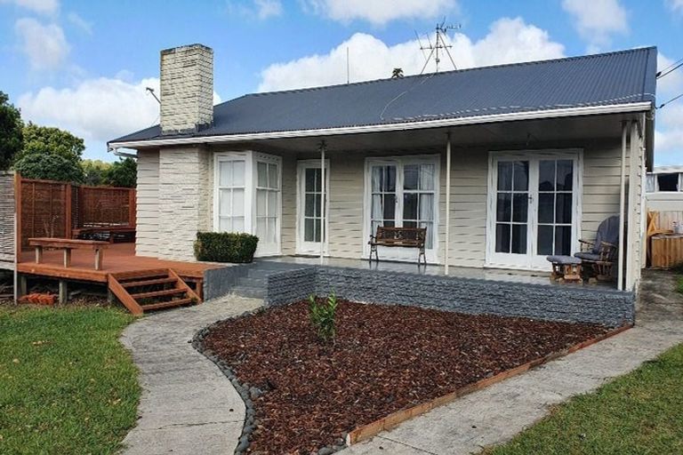 Photo of property in 1 Chippendale Crescent, Birkdale, Auckland, 0626