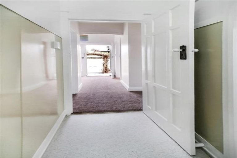 Photo of property in 16 Fruitvale Road, New Lynn, Auckland, 0600