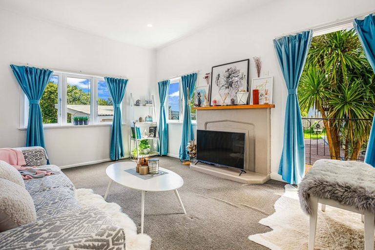 Photo of property in 1/8 Millbrook Road, Henderson, Auckland, 0612