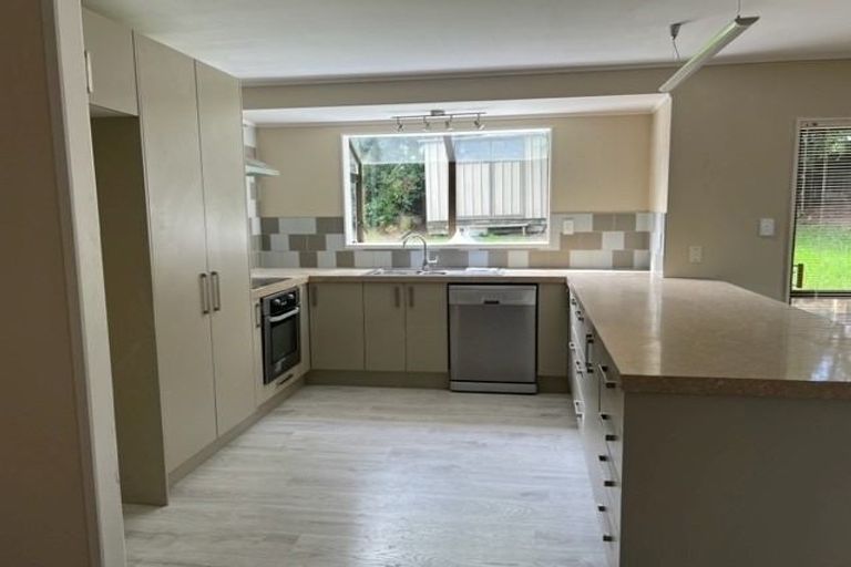 Photo of property in 19 Petrel Place, Massey, Auckland, 0614