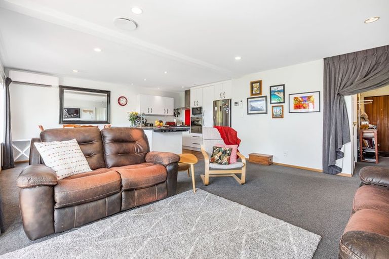 Photo of property in 8 Paremata Drive, Paremata, Porirua, 5024