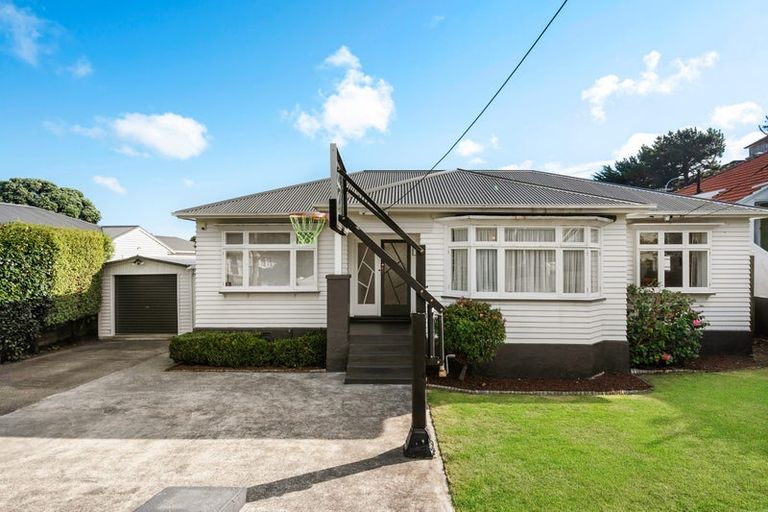 Photo of property in 6 Bentinck Avenue, Strathmore Park, Wellington, 6022