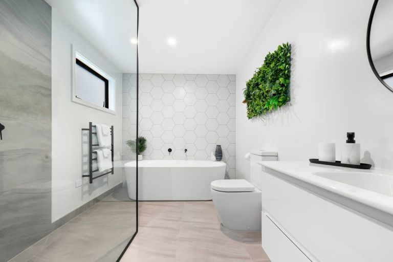 Photo of property in 16 Cuba Street, Petone, Lower Hutt, 5012