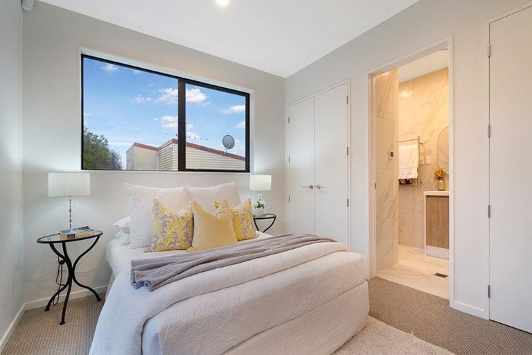 Photo of property in 11a Hebron Road, Waiake, Auckland, 0630