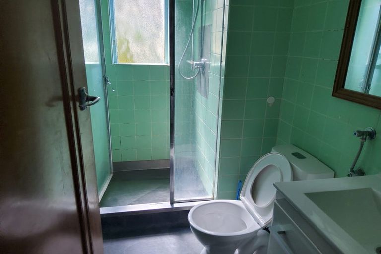 Photo of property in 2 Sugarloaf Road, Brooklyn, Wellington, 6021