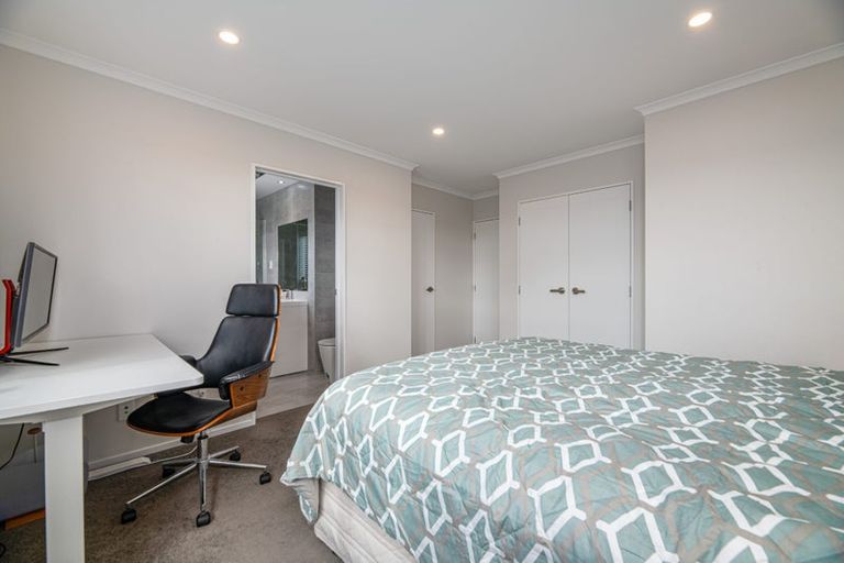 Photo of property in 73a Granville Drive, Massey, Auckland, 0614