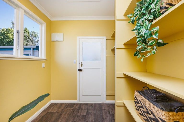 Photo of property in 16 College Street, Awapuni, Palmerston North, 4412