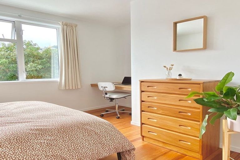 Photo of property in 18 Robertson Street, Owhiro Bay, Wellington, 6023