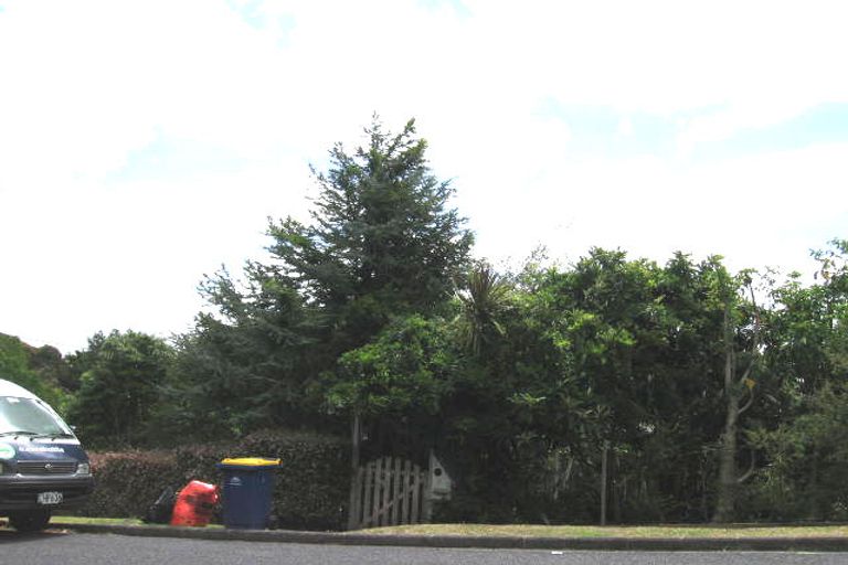 Photo of property in 3 Coroglen Avenue, Birkenhead, Auckland, 0626