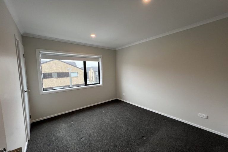 Photo of property in 2/125b Metcalfe Road, Ranui, Auckland, 0612