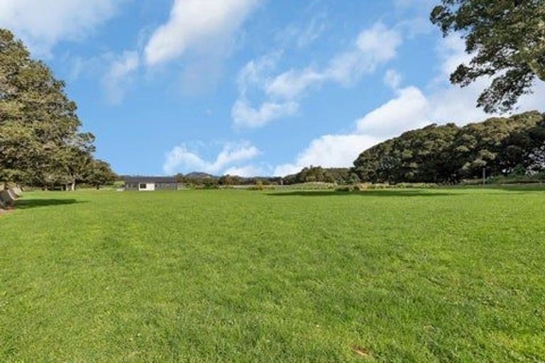 Photo of property in 29 Stoney Hill Road, Te Kamo, 0185