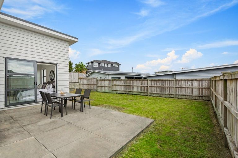 Photo of property in 30 Tyler Davies Drive, Red Beach, 0932