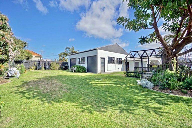 Photo of property in 30 Queen Street, Te Puke, 3119